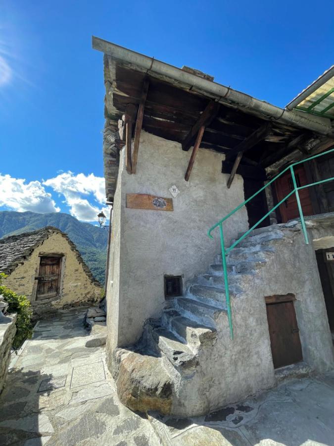 Casa Vacanze La Carbunera Villa Домодосола Екстериор снимка